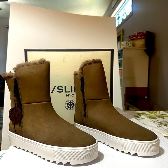 J slides size 8.5 - Picture 1 of 2